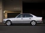 BMW M5 Sedan 1992 года (US)